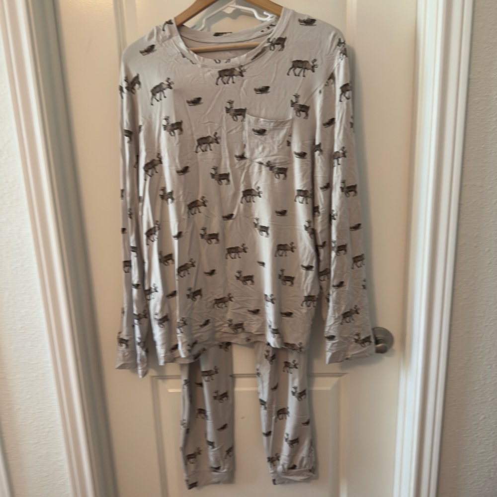 Kyte Pajama Set with Reindeer Print